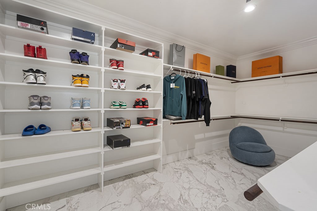 9069 Gallatin