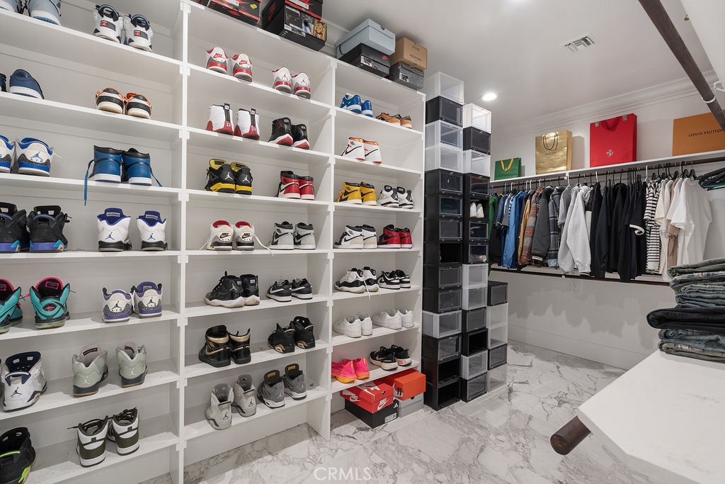 9069 Gallatin