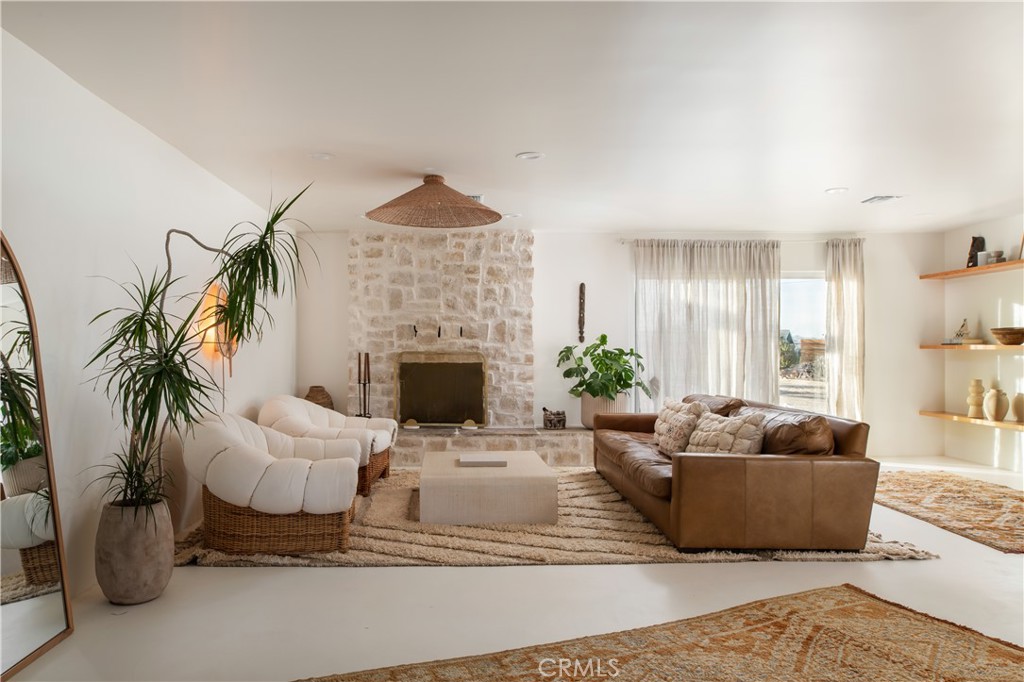 61786 Onaga Trail