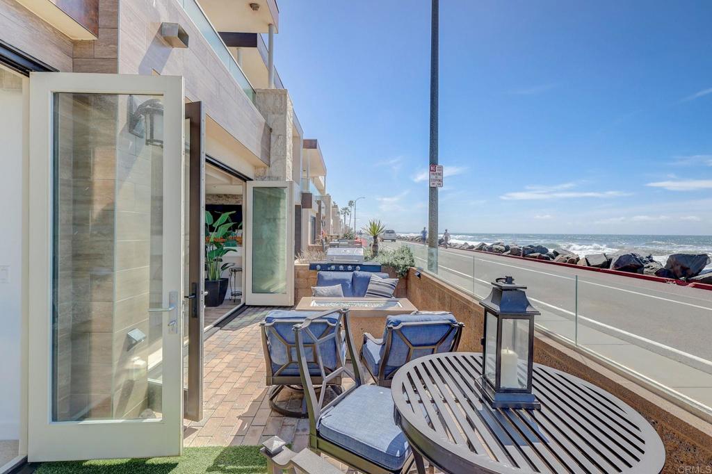 700 S The Strand 101