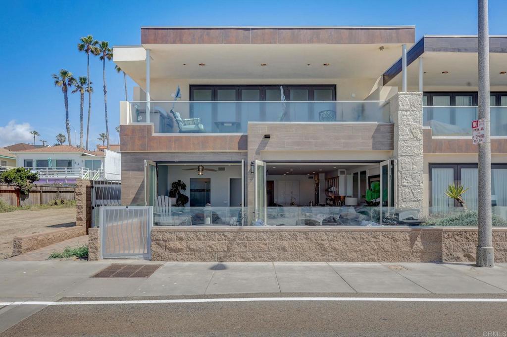 700 S The Strand 101