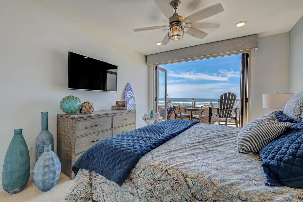 700 S The Strand 101