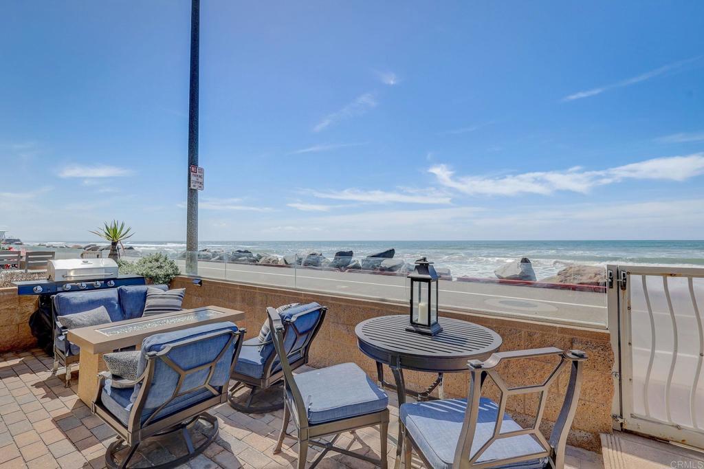 700 S The Strand 101