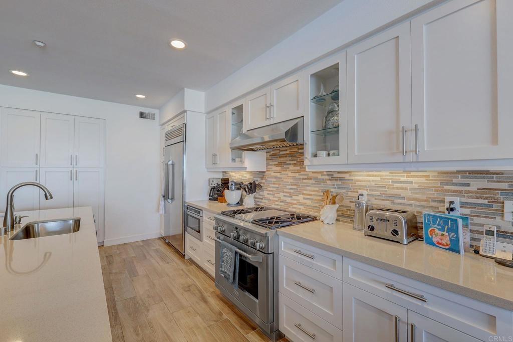 700 S The Strand 101