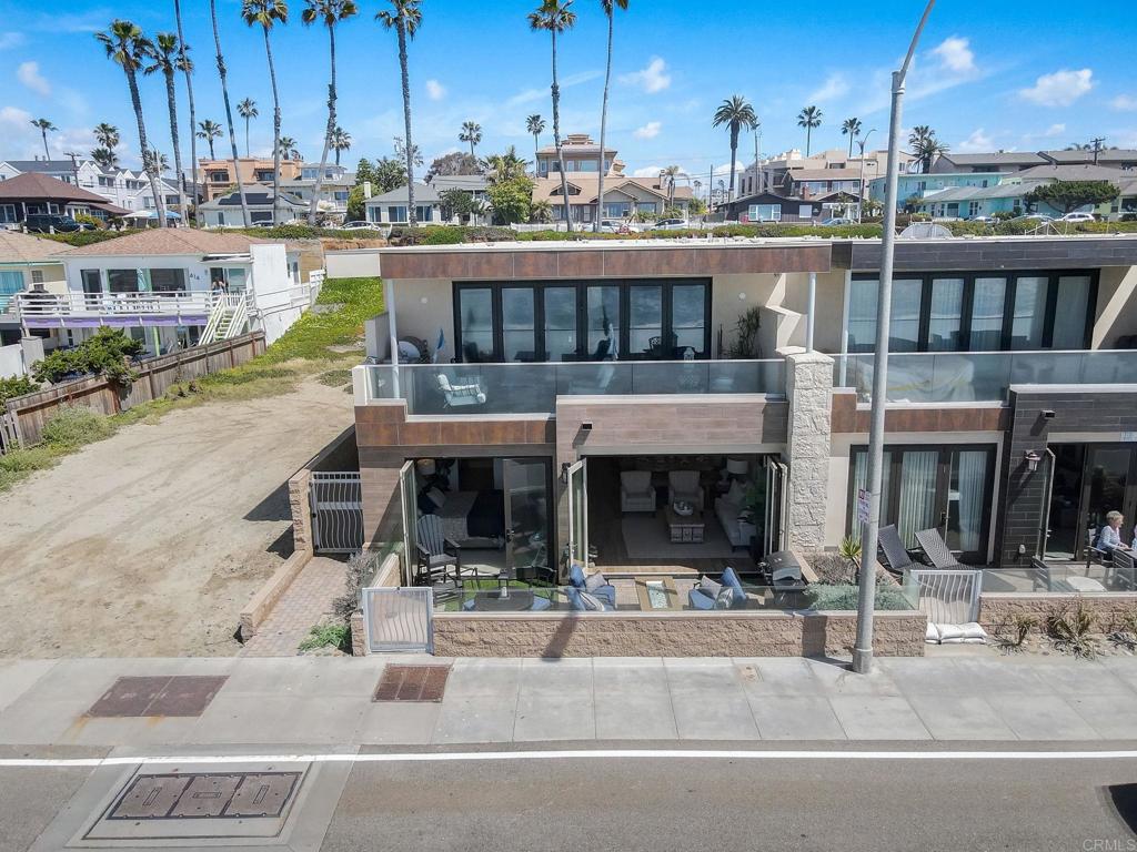 700 S The Strand 101