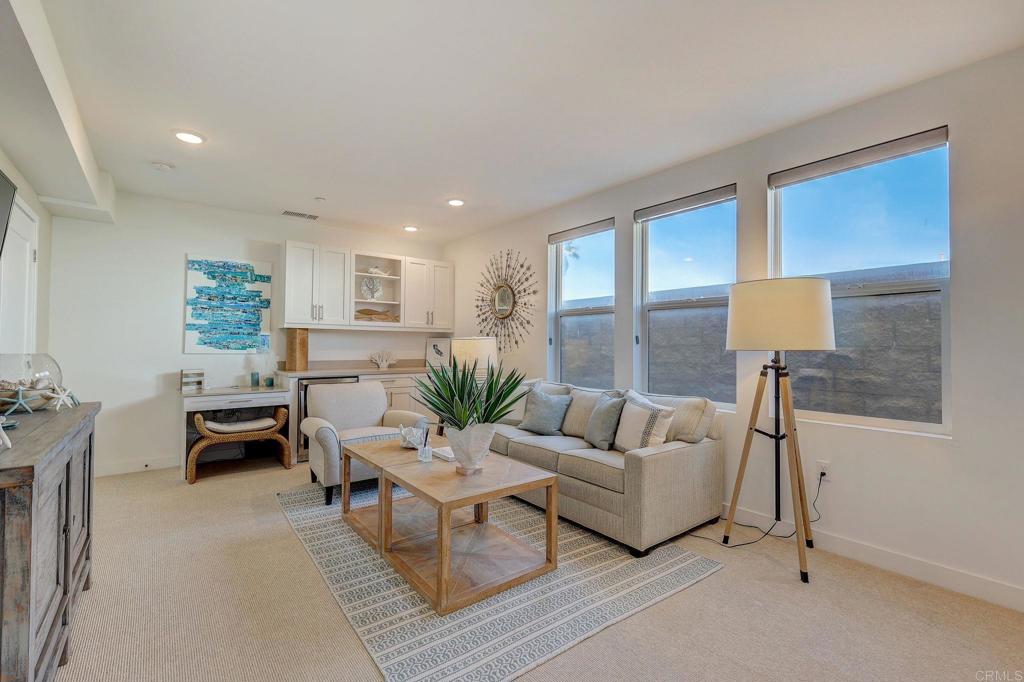 700 S The Strand 101