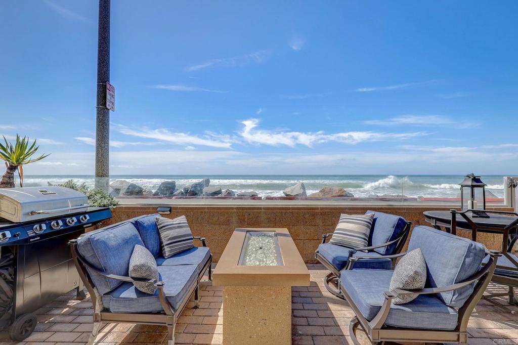 700 S The Strand 101