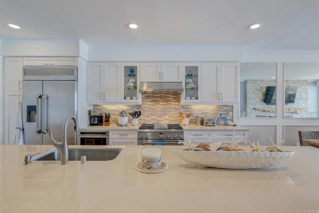 700 S The Strand 101