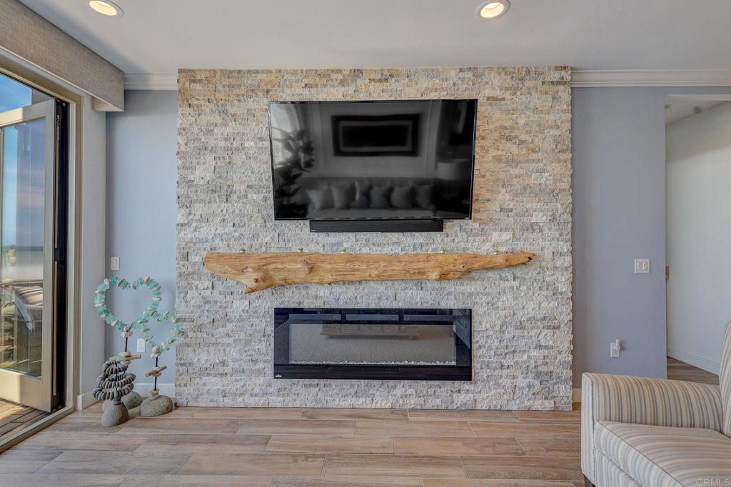 700 S The Strand 101