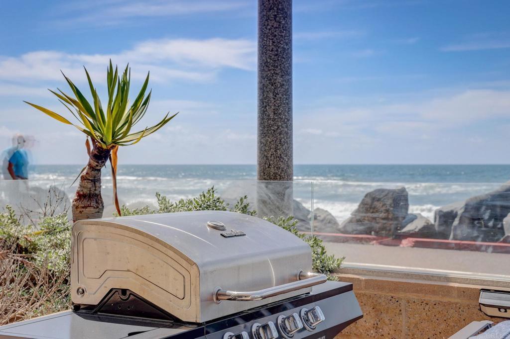 700 S The Strand 101