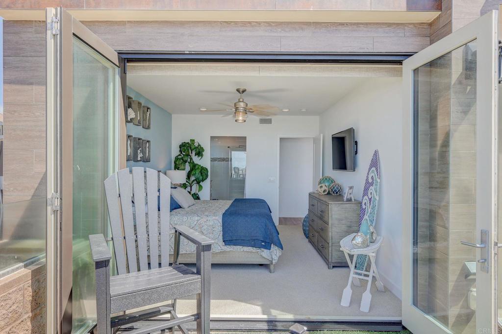 700 S The Strand 101