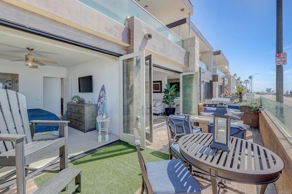 700 S The Strand 101