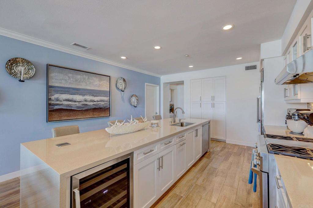 700 S The Strand 101