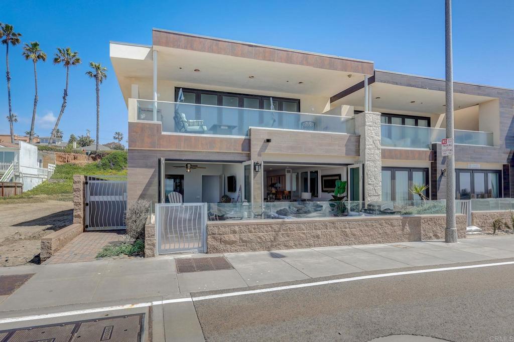 700 S The Strand 101