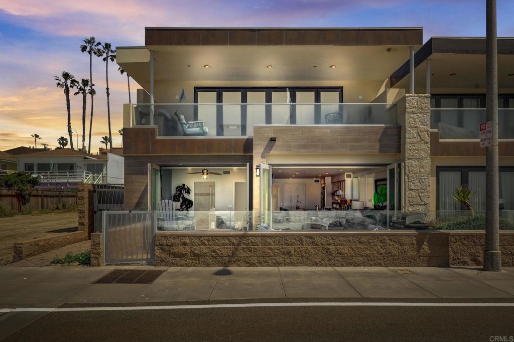 700 S The Strand 101