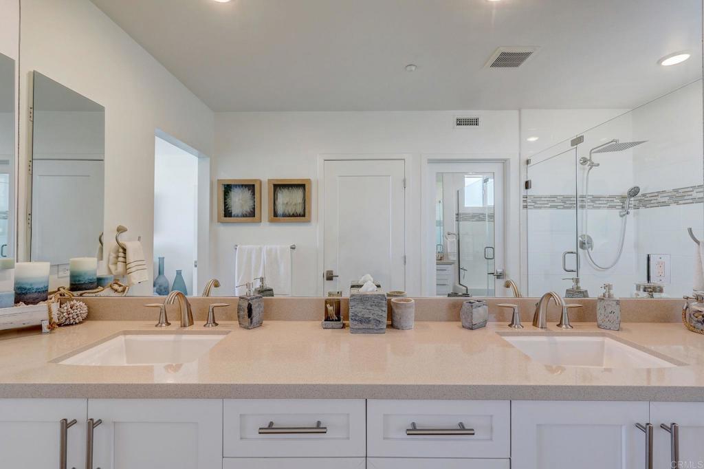 700 S The Strand 101