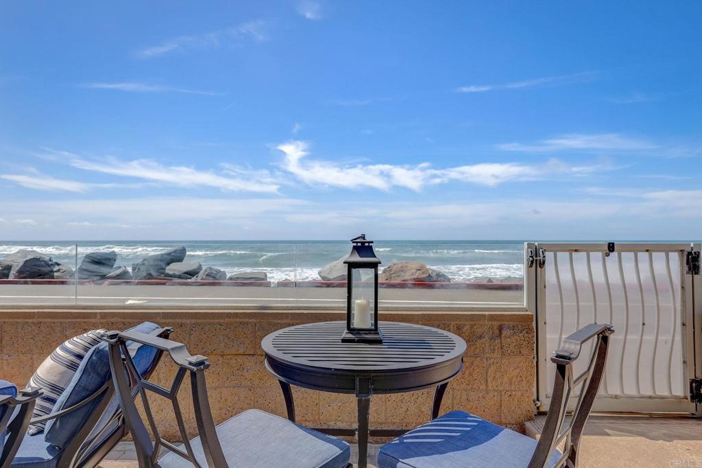 700 S The Strand 101