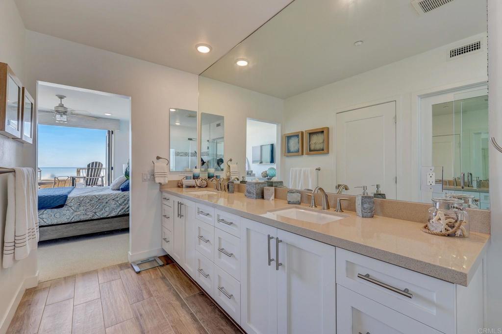 700 S The Strand 101