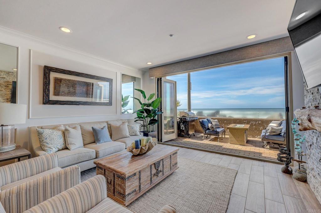 700 S The Strand 101