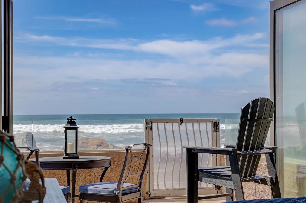 700 S The Strand 101