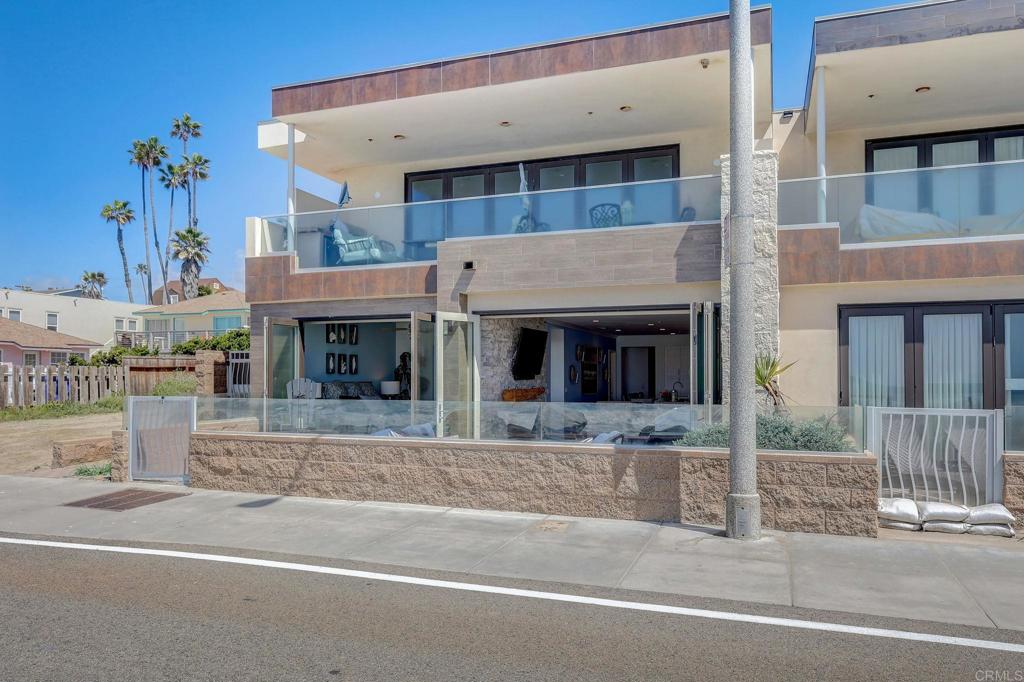 700 S The Strand 101