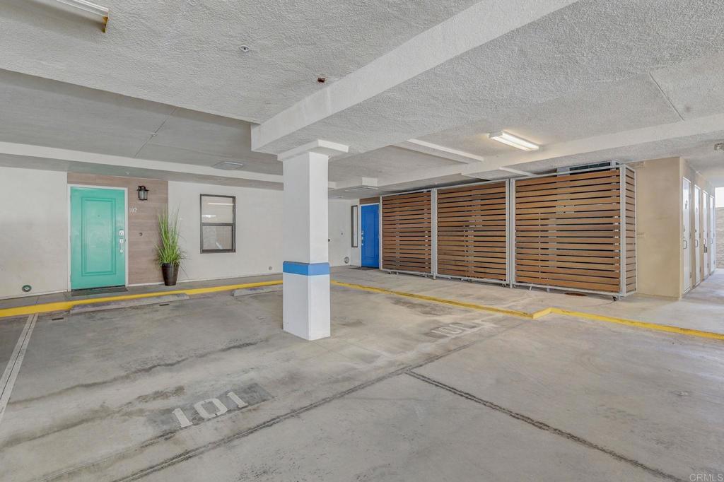 700 S The Strand 101