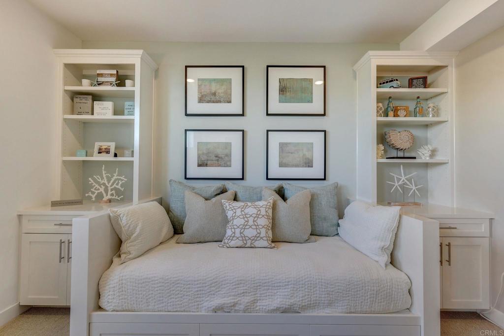 700 S The Strand 101