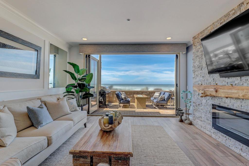 700 S The Strand 101