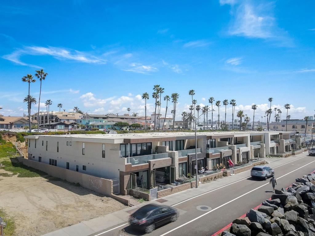 700 S The Strand 101