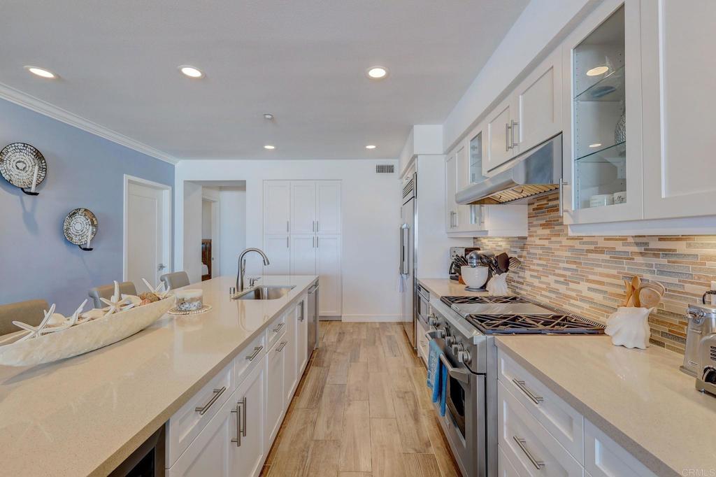 700 S The Strand 101