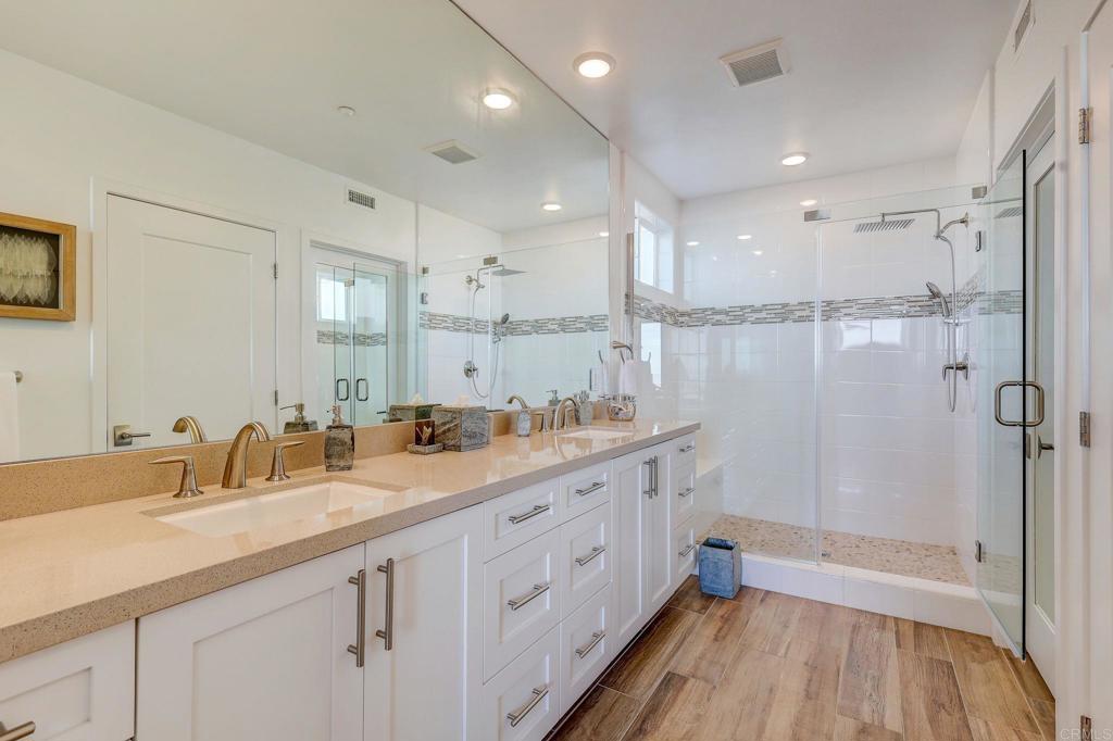 700 S The Strand 101