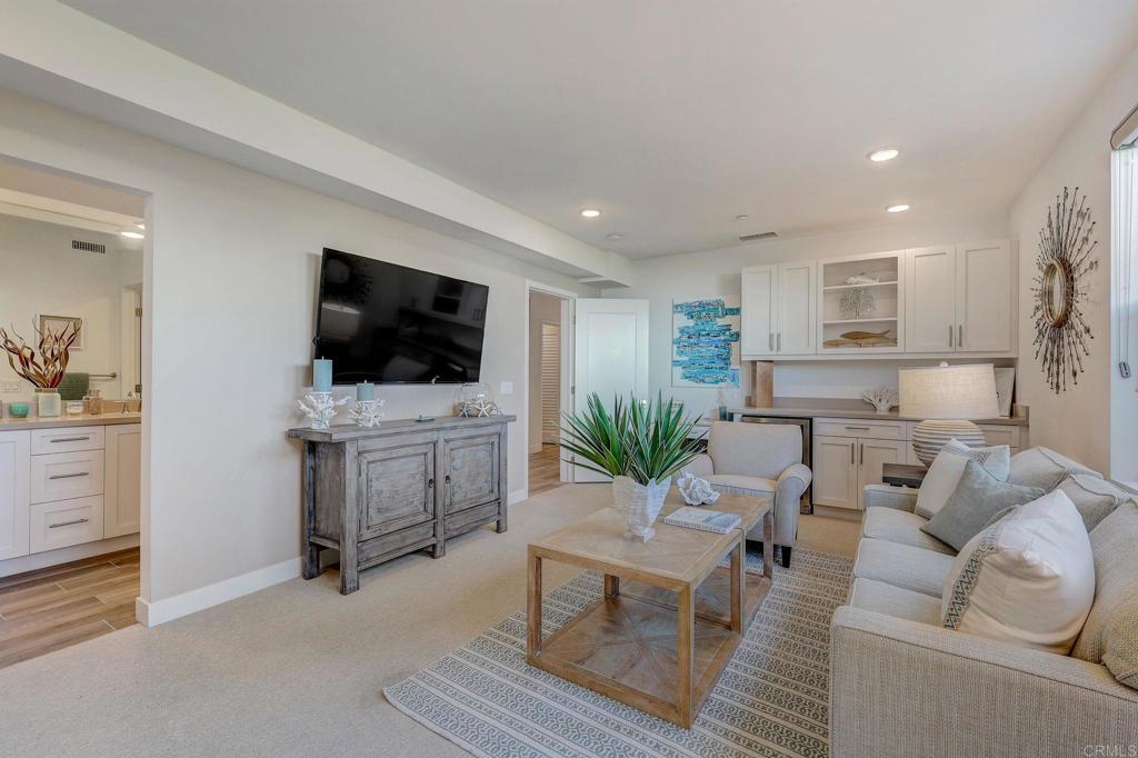 700 S The Strand 101