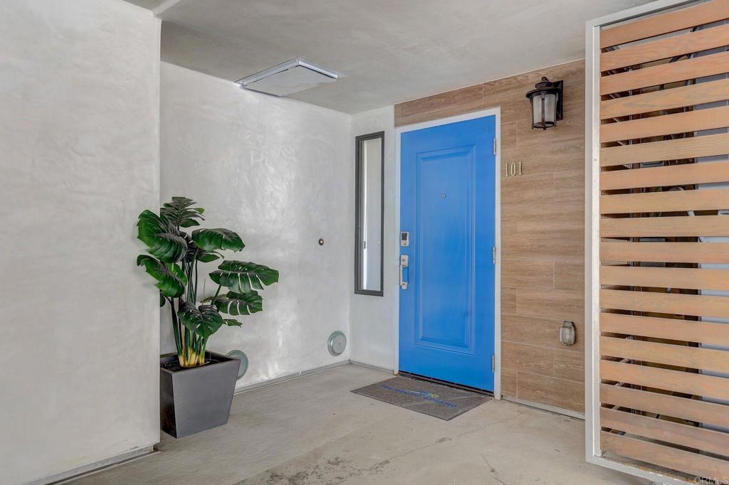 700 S The Strand 101