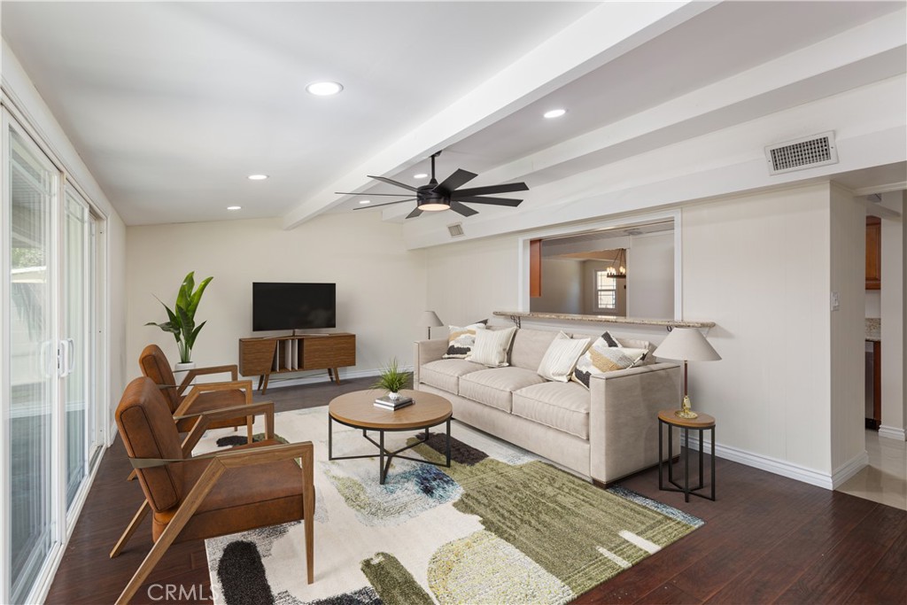 2214 N Hesperian Street