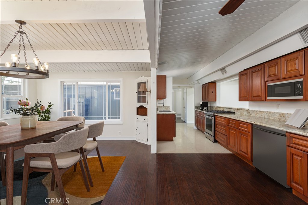 2214 N Hesperian Street