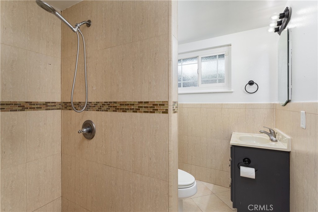 2214 N Hesperian Street