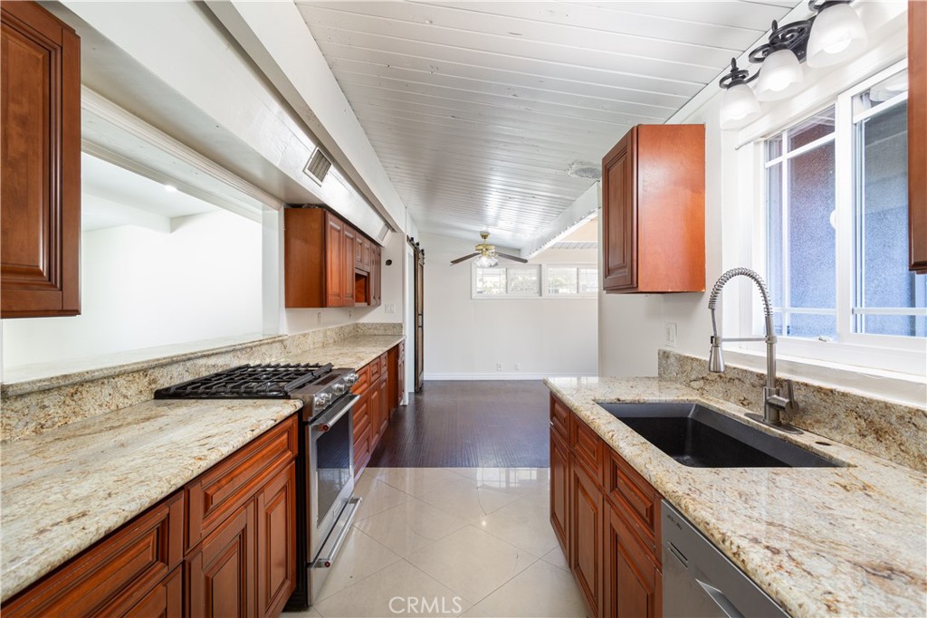 2214 N Hesperian Street