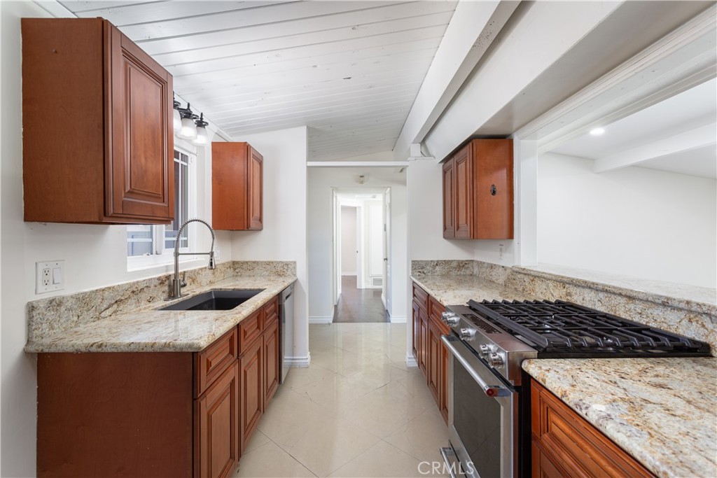 2214 N Hesperian Street