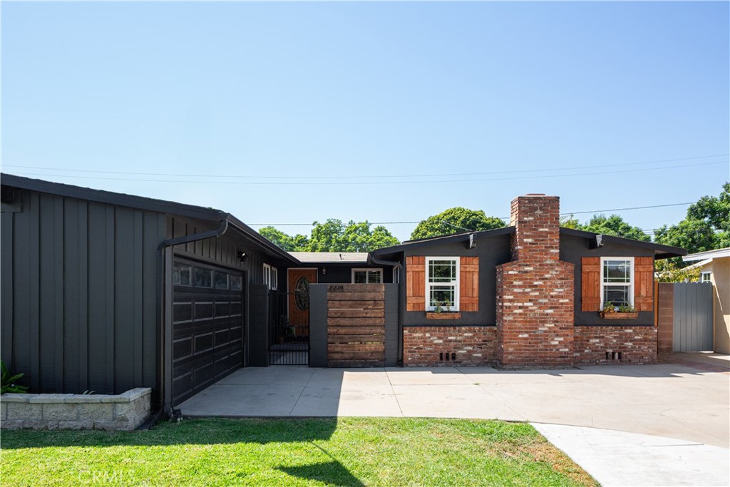 2214 N Hesperian Street