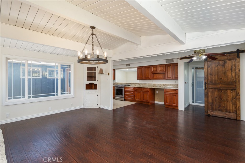 2214 N Hesperian Street