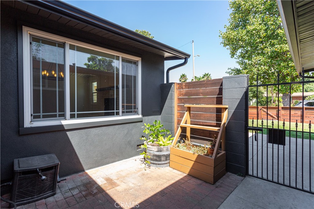 2214 N Hesperian Street