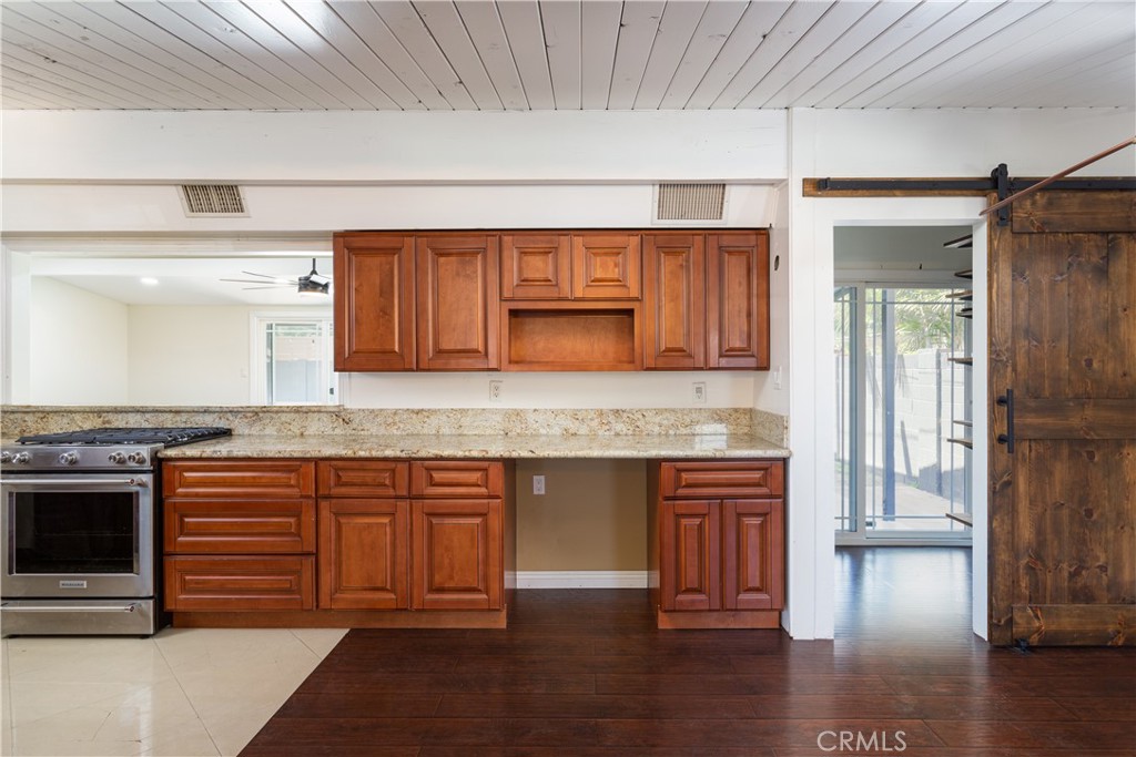 2214 N Hesperian Street