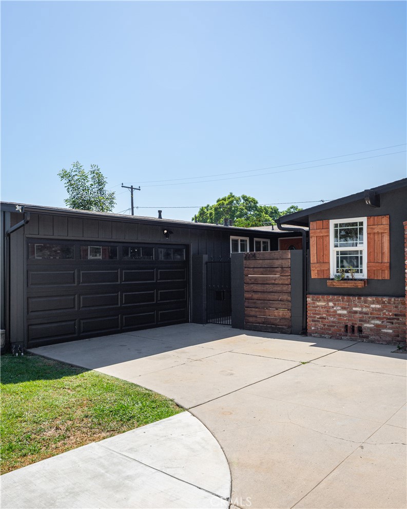 2214 N Hesperian Street