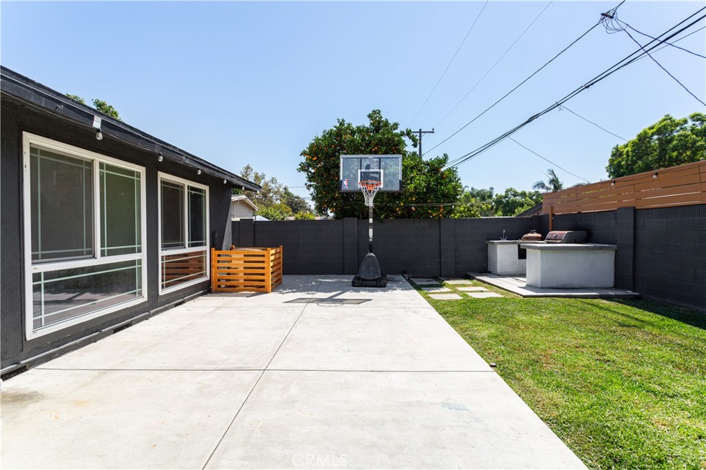 2214 N Hesperian Street