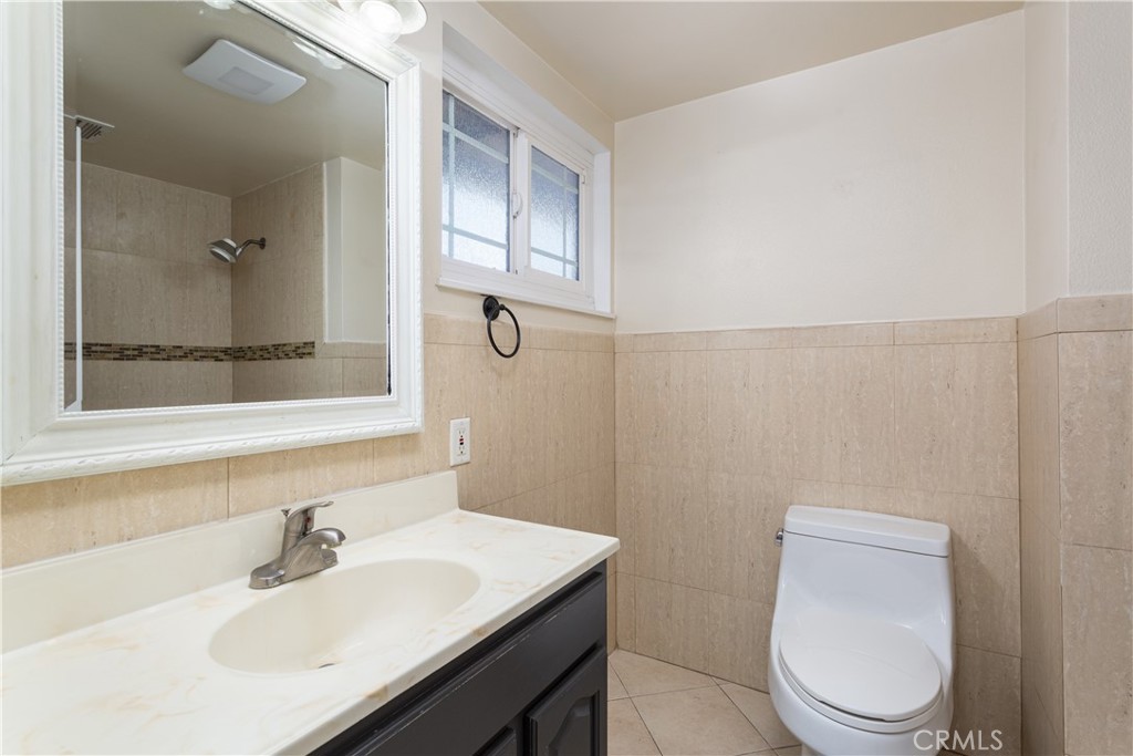 2214 N Hesperian Street