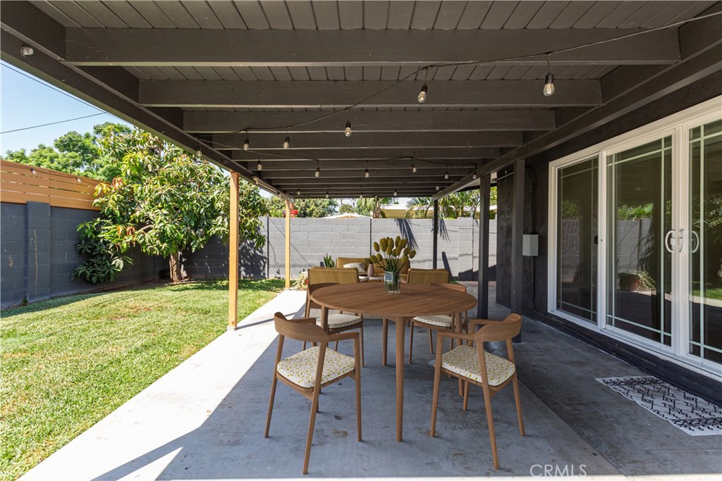 2214 N Hesperian Street