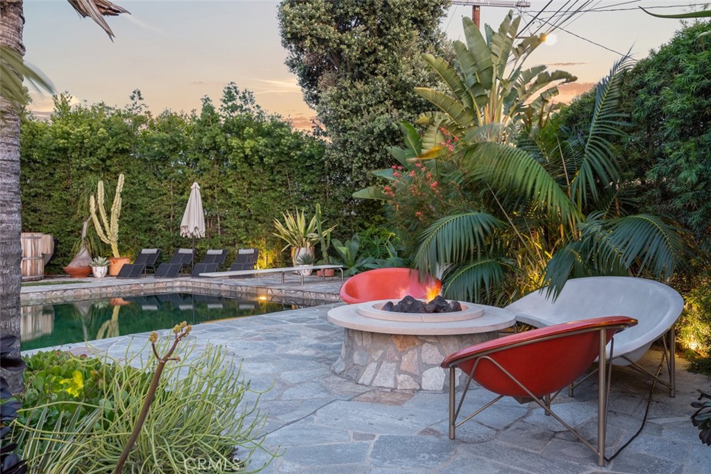 1062 E Tehachapi Drive