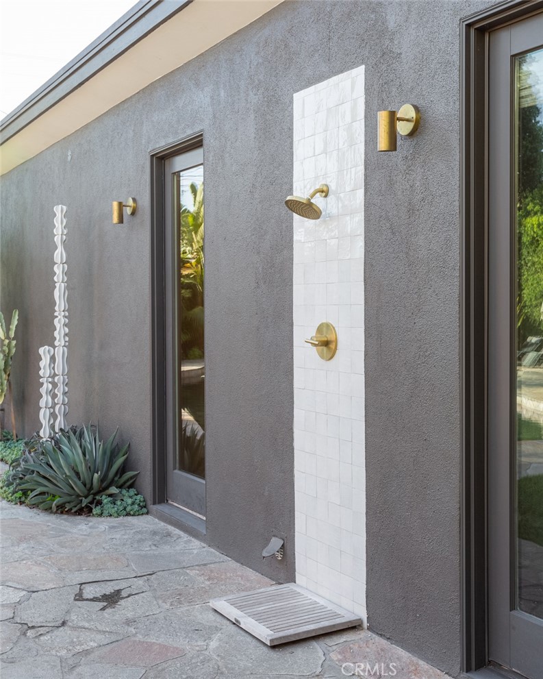 1062 E Tehachapi Drive