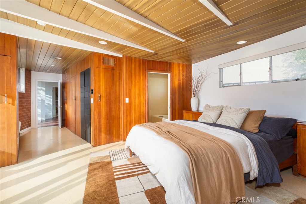 1062 E Tehachapi Drive