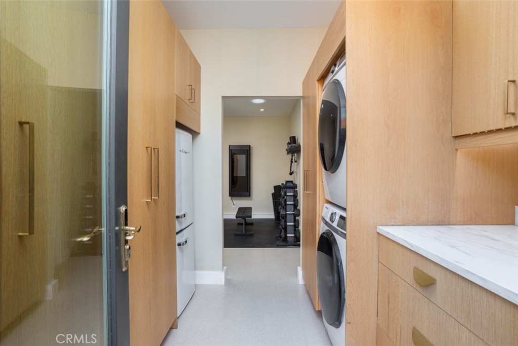 1062 E Tehachapi Drive